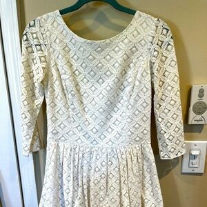 Lilly Pulitzer Lace White 3/4 sleeve dress. Size 4.
